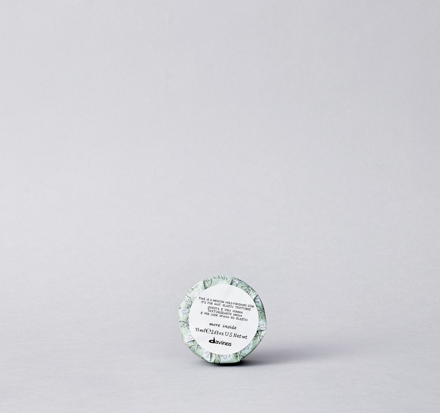 The Medium Hold Finishing Gum is designed for creating sleek styles and defined texture with medium hold. It is a workable, lightweight styling gum without any sticky or greasy residue.