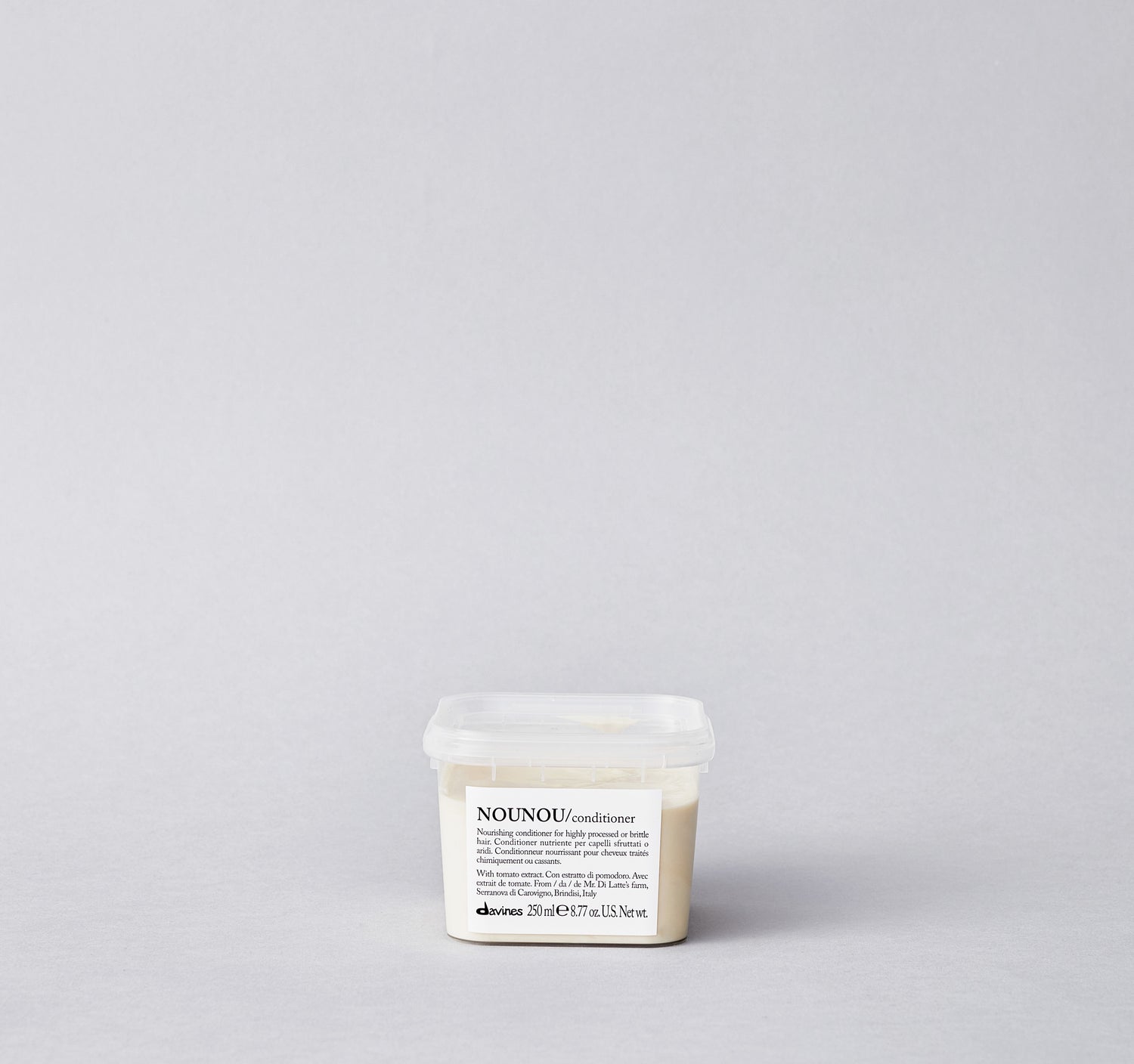 Conditioner for bleached, permed or relaxed hair. The formula moisturizes and nourishes hair in depth making it easy to untangle, soft and giving it body without weighing it down.