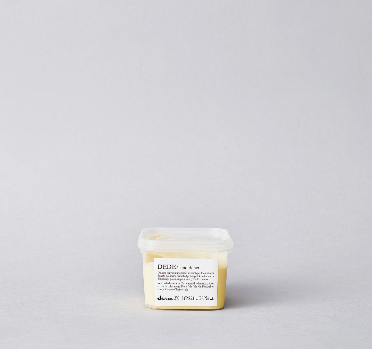 Its light and moisturizing formulation is designed to untangle hair making it soft and light, without weighing it down. Ideal for medium fine, fine hair and for frequent shampooing.