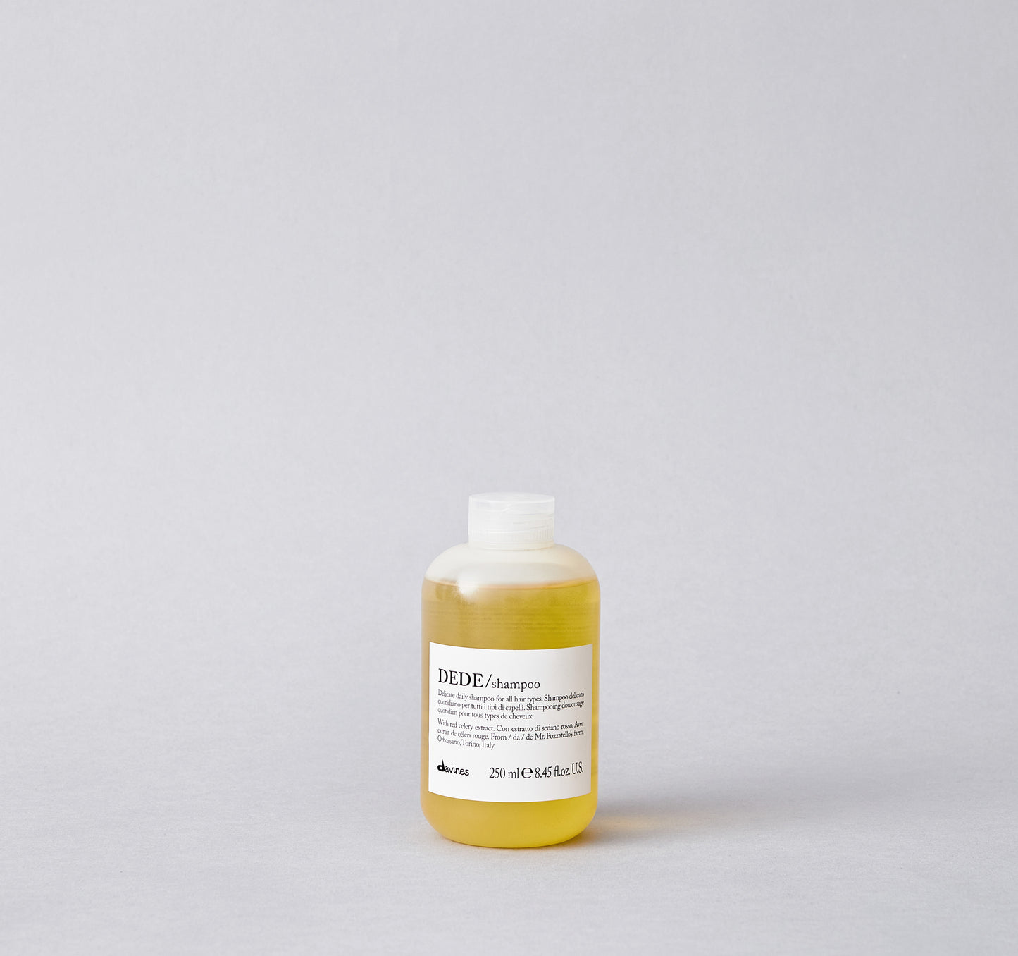 Shampoo characterized by a soft foam, formulated to gently cleanse the hair making it light and shiny.  Ideal for medium fine, fine hair and for daily cleansing.