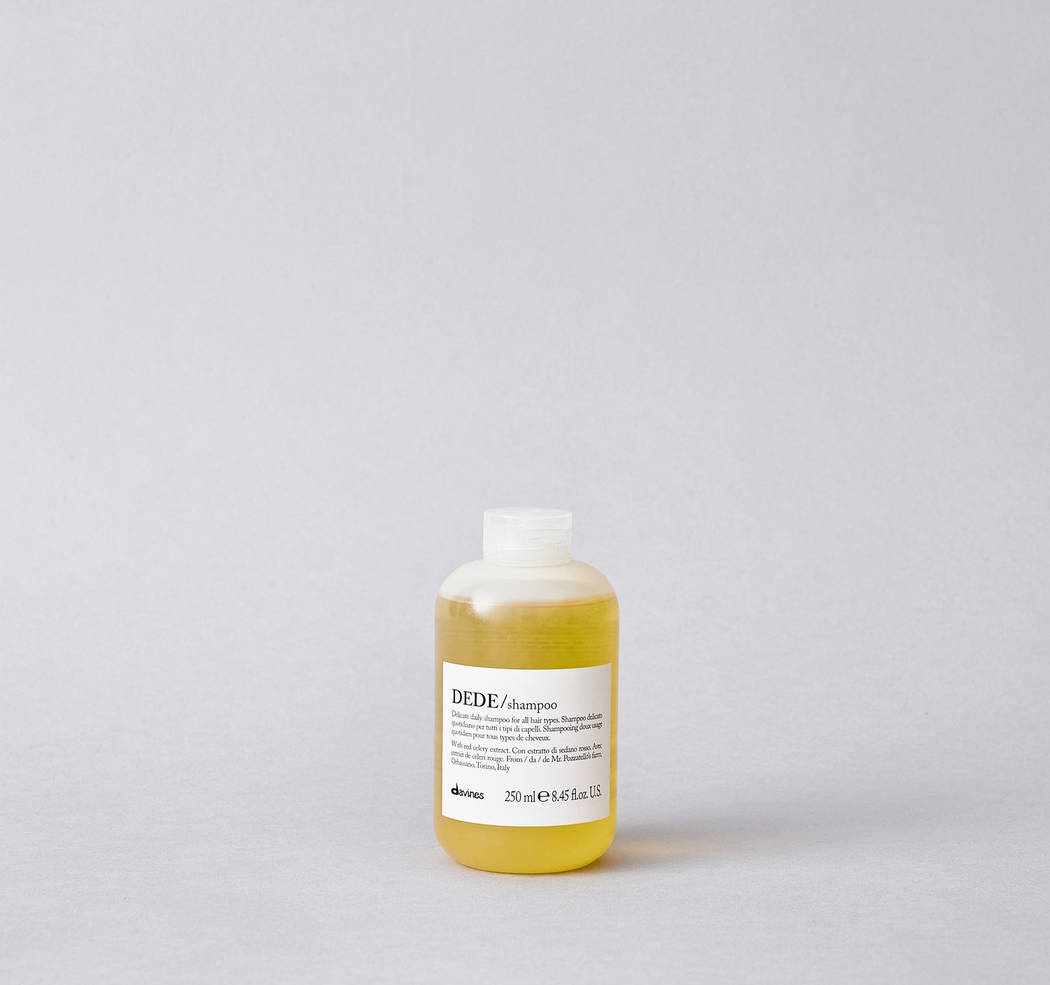 Shampoo characterized by a soft foam, formulated to gently cleanse the hair making it light and shiny.  Ideal for medium fine, fine hair and for daily cleansing.