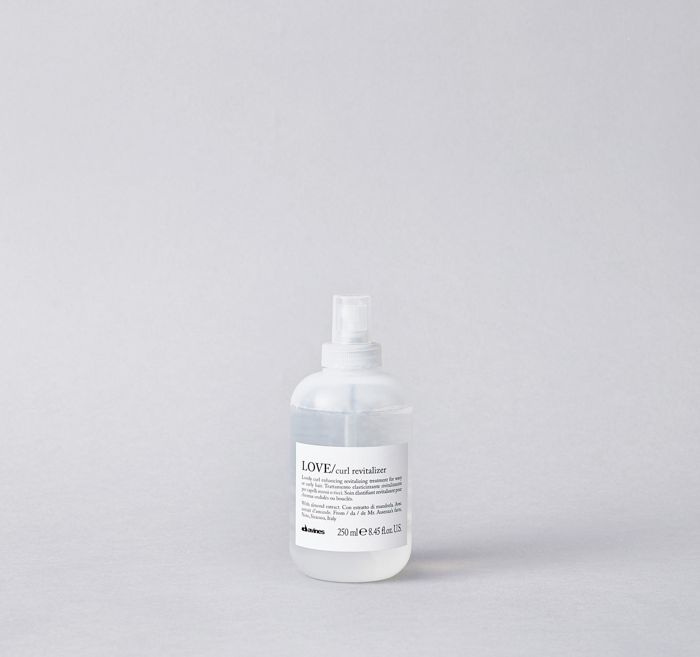 Elasticizing and revitalizing spray for wavy or curly hair. It boosts the vitality and elasticity of curls between shampoos, and controls the frizz effect.