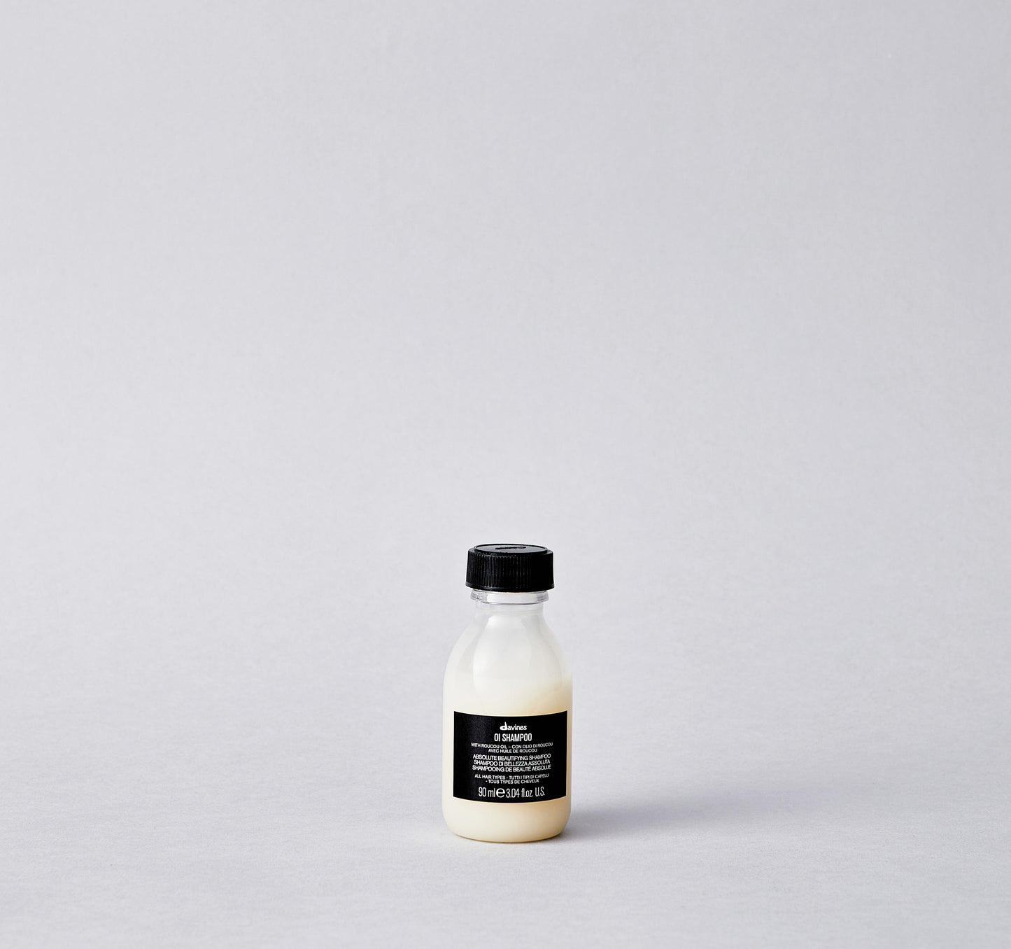 This milky-smooth shampoo is ideal for all hair types. Infused with nourishing Roucou oil, it is the perfect daily shampoo to maintain soft, shiny and voluminous hair.