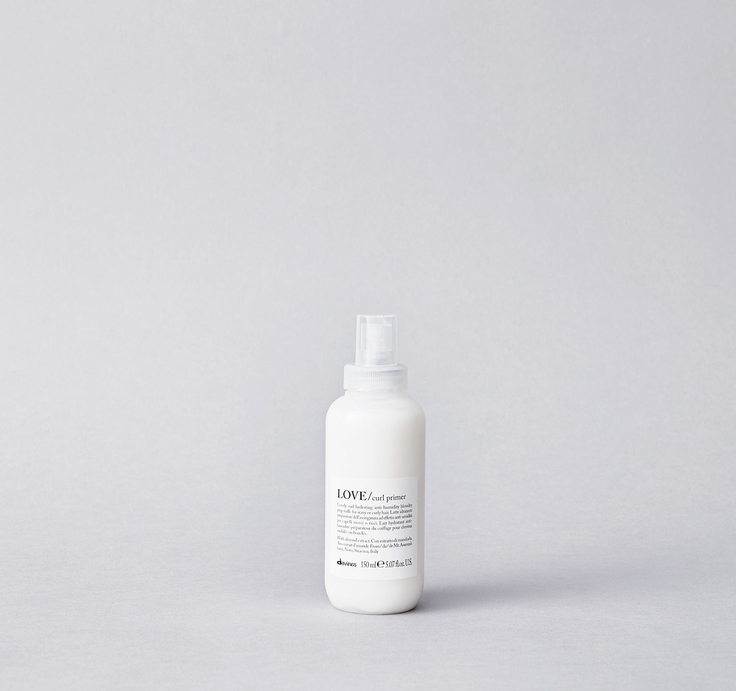 Moisturizing milk that gives definition to the hair, untangling it and making styling easy. With an anti-humidity effect and protecting hair from heat. Ideal for wavy or curly hair.