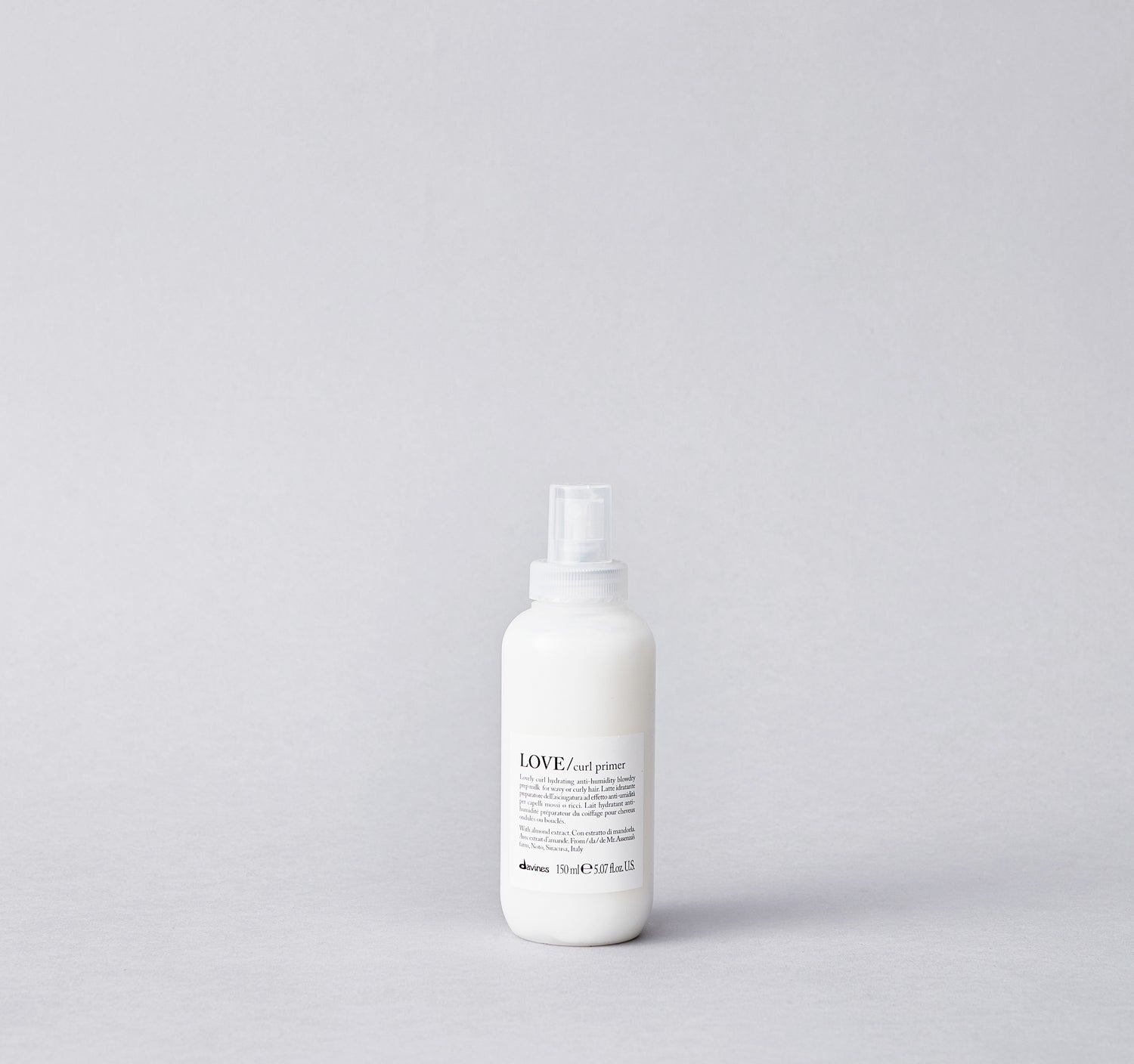 Moisturizing milk that gives definition to the hair, untangling it and making styling easy. With an anti-humidity effect and protecting hair from heat. Ideal for wavy or curly hair.