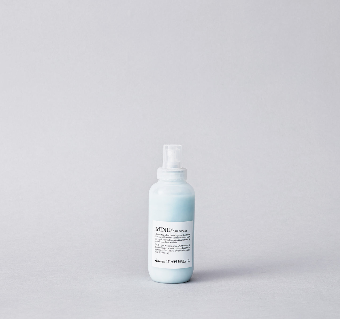 Leave-on serum for all colored hair types. The moisturizing formula is specifically designed to protect the color, extending its duration and giving it great shine.