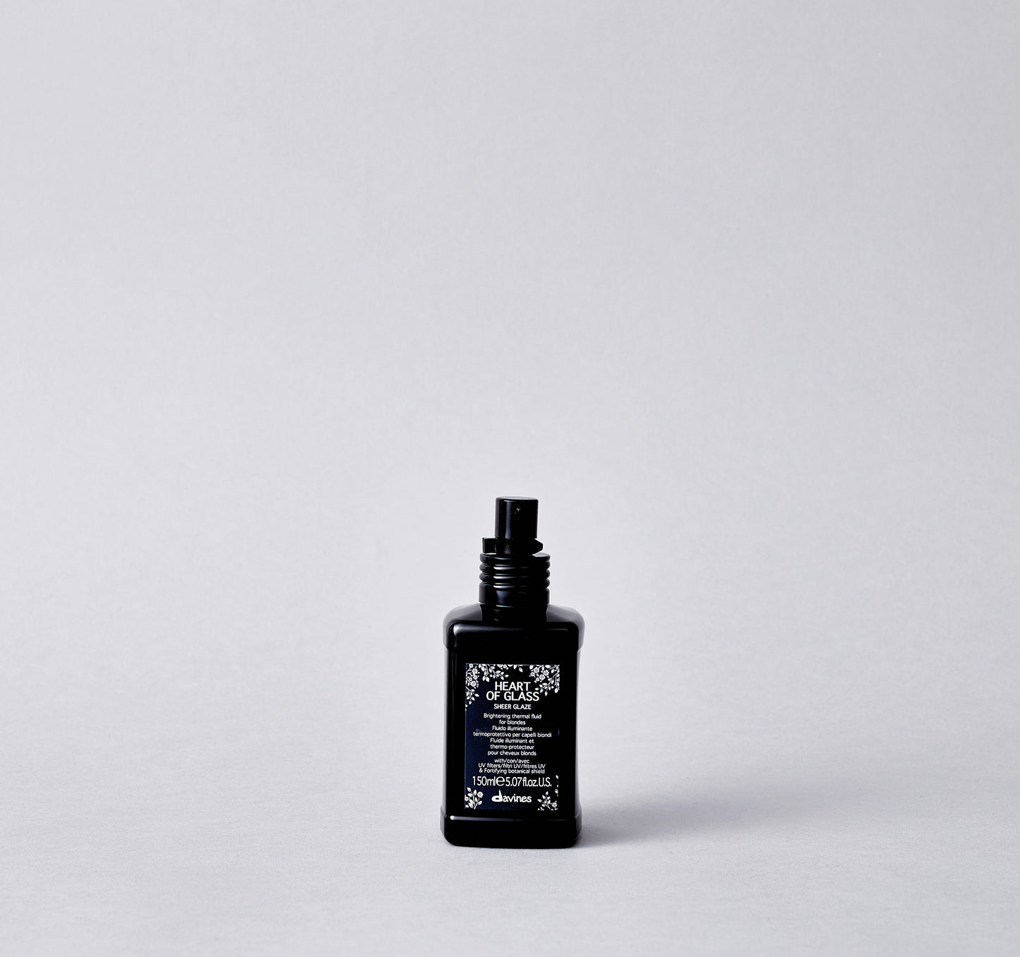 Brightening thermal leave-on fluid for blondes. Provides hydration, shine, and heat protection. Its patented Fortifying Botanical Shield gives elasticity and vigor to the hair fiber, helping to extend the duration of the blow-dry.