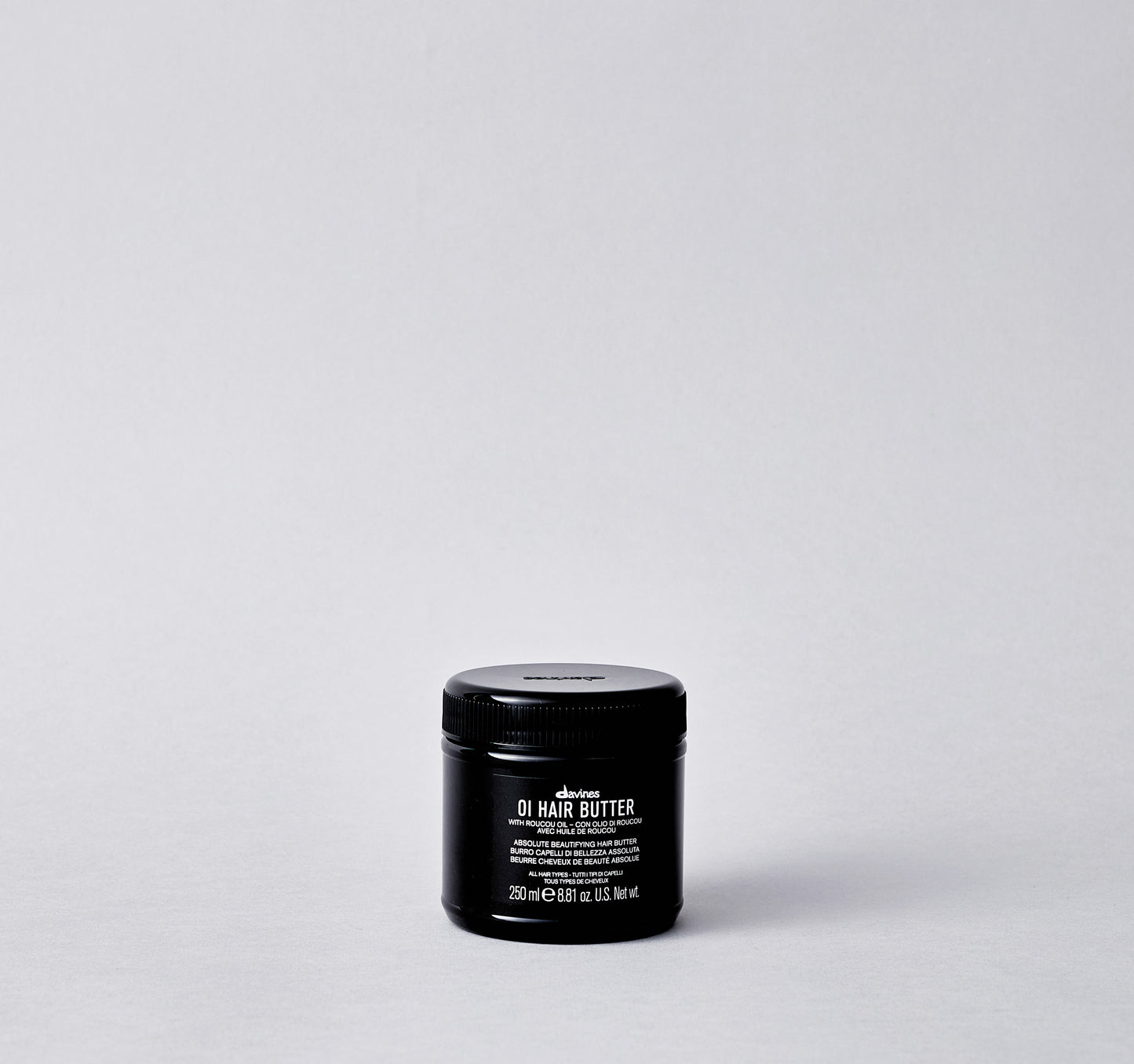 Antioxidant nourishing butter with a sensory scent. It has an anti-frizz disciplinary action, giving extraordinary softness and brightness to the hair with an immediate cosmetic effect.