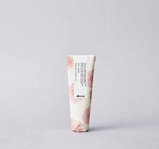 The Medium Hold Pliable Paste is designed for controlled, versatile styling with a natural finish. It maintains the natural shine and movement of hair, never leaving it stiff or sticky.