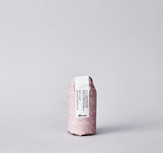 The Curl Building Serum is a leave-in serum for creating defined, bouncy curls. It adds elasticity and shine to curls, blocking frizz and humidity.