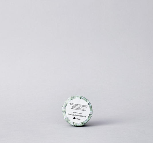 The Medium Hold Finishing Gum is designed for creating sleek styles and defined texture with medium hold. It is a workable, lightweight styling gum without any sticky or greasy residue.