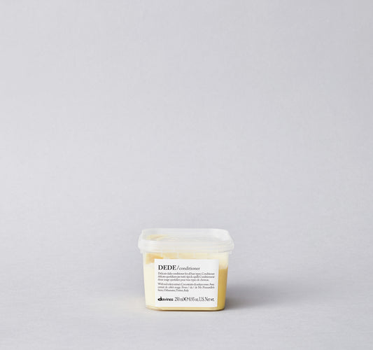 Its light and moisturizing formulation is designed to untangle hair making it soft and light, without weighing it down. Ideal for medium fine, fine hair and for frequent shampooing.