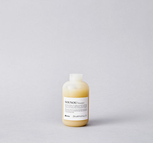 Shampoo for bleached, permed or relaxed hair. The rich formula gently cleanses treated hair, giving it deep nourishment, hydration and restoring its natural softness.