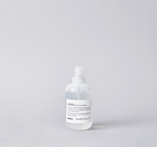 Elasticizing and revitalizing spray for wavy or curly hair. It boosts the vitality and elasticity of curls between shampoos, and controls the frizz effect.