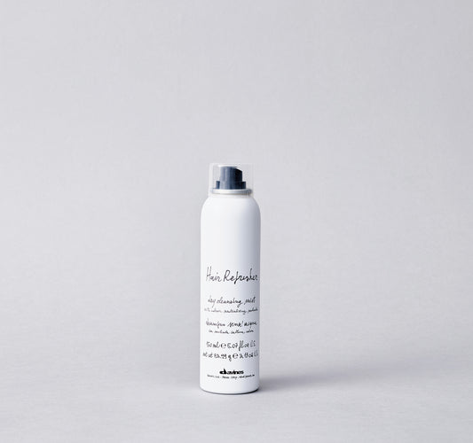 Cleansing dry shampoo spray to refresh and clean hair without using water. This is the perfect dry shampoo for volume as it absorbs excess oil, immediately giving body to the hair so that it looks full and airy.