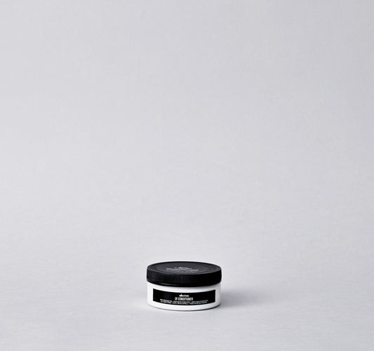 Rich and buttery conditioner for all hair types. It provides extraordinary softness, shine and body, accelerating the drying process while leaving the hair with a sensory scent.