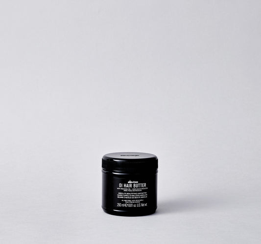 Antioxidant nourishing butter with a sensory scent. It has an anti-frizz disciplinary action, giving extraordinary softness and brightness to the hair with an immediate cosmetic effect.